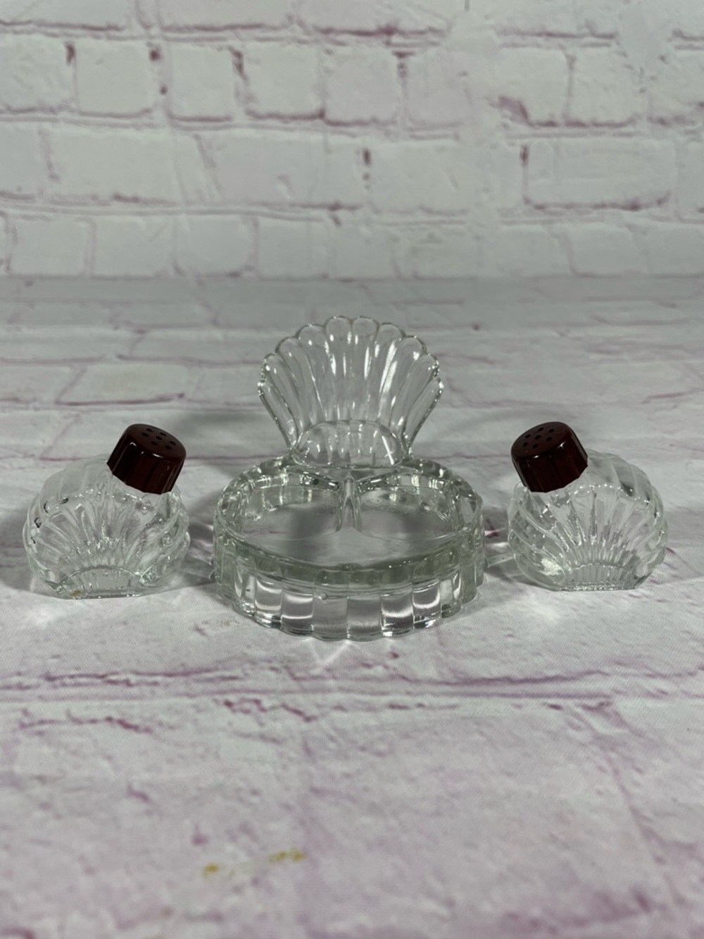 Vintage Glass Seashell Clamshell Glass Salt and Pepper Shaker Set with Holder - Picture 6 of 7